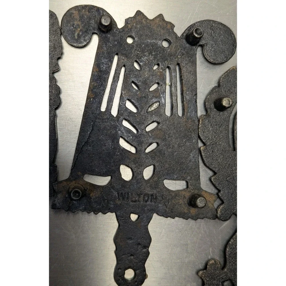 Wilton colonial trivets